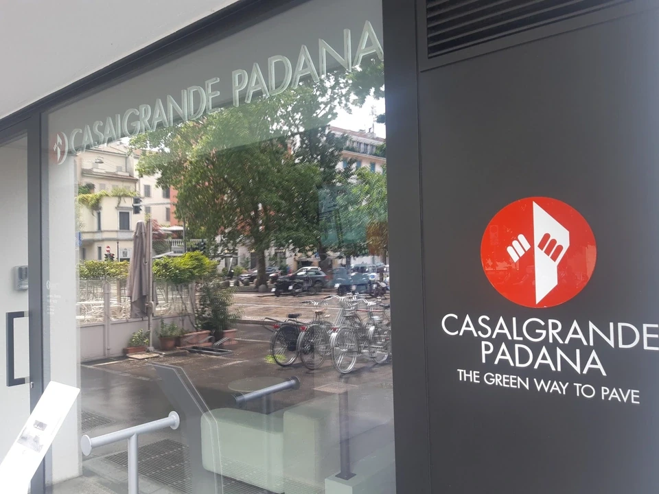 Casalgrande Padana Piazza San Marco · Milano